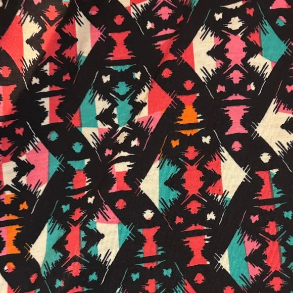 Lula Roe Randy Colorful Geometric Pattern Raglan Shirt Randy - Picture 5 of 5